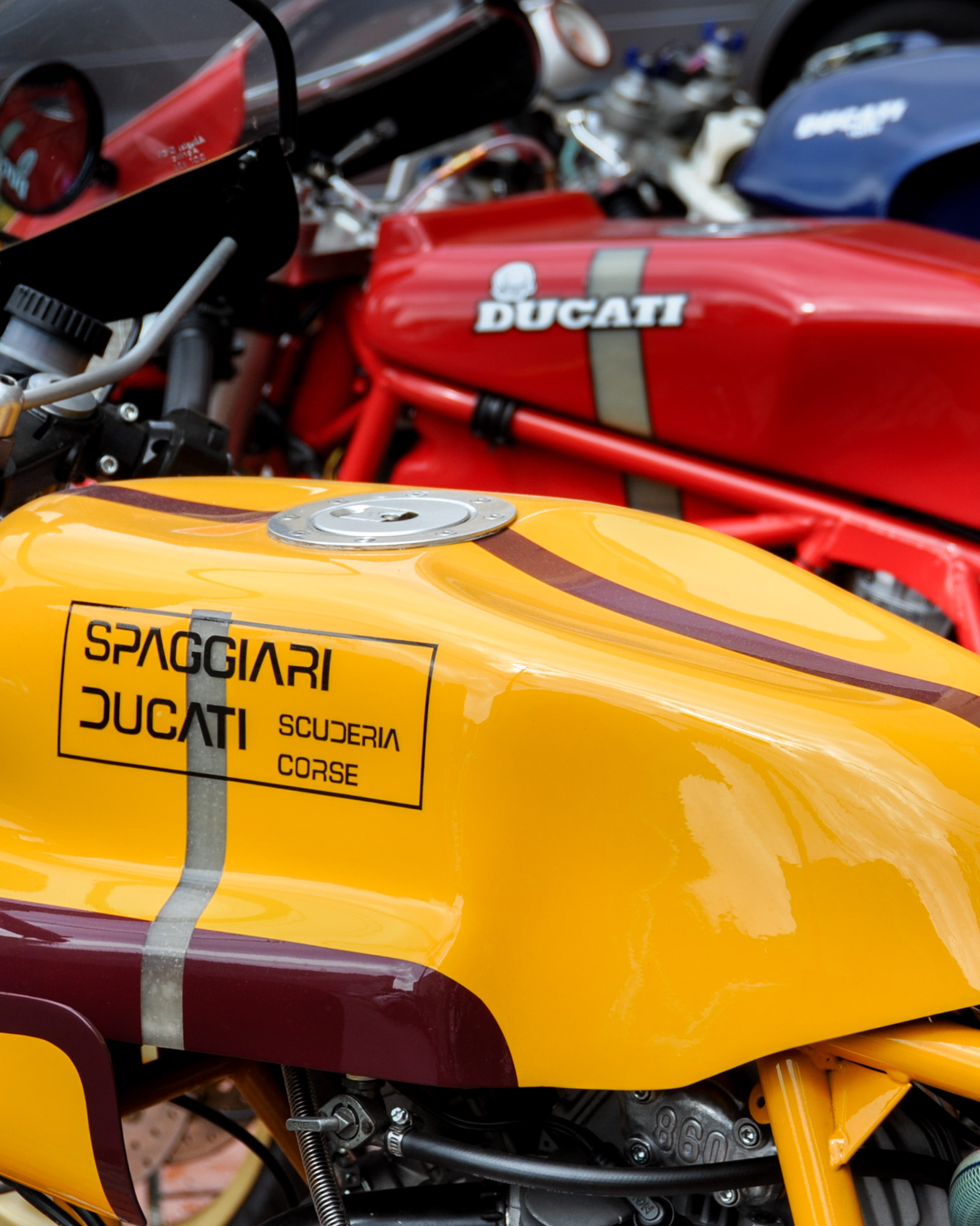 DUCATI タンクの造形